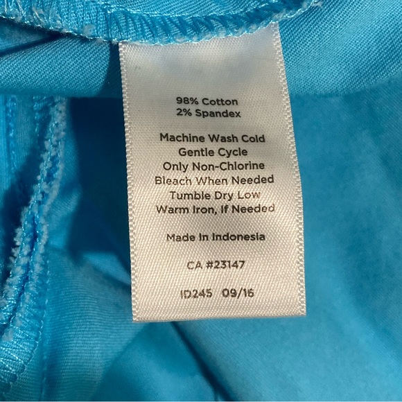 Talbots
6 Blue Capris 
Fake pockets 
Box 6 - Picture 4 of 5